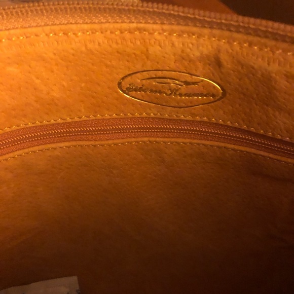 Eileen Kramer Gold Metallic Bee Happy Clutch NWOT - Picture 5 of 8